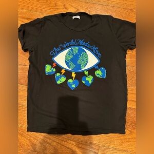 Lauren Moshi Sierra World Eye Love graphic tee